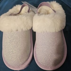 Cozy Purple and‎ White Furry Outdoor Slippers Magellan NWT 10 Kids Size